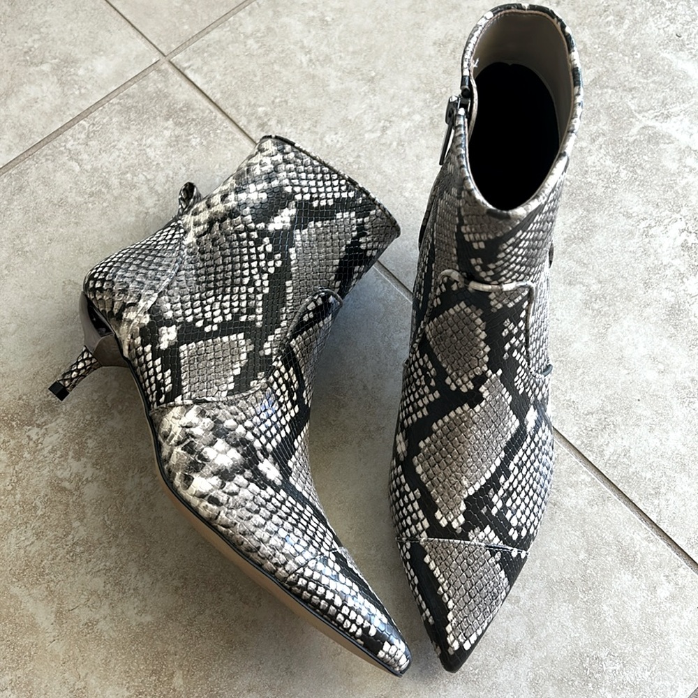 LIKE NEW Michael Kors Kadence Kitten Bootie EMB Faux Leather Color Sand Size 8